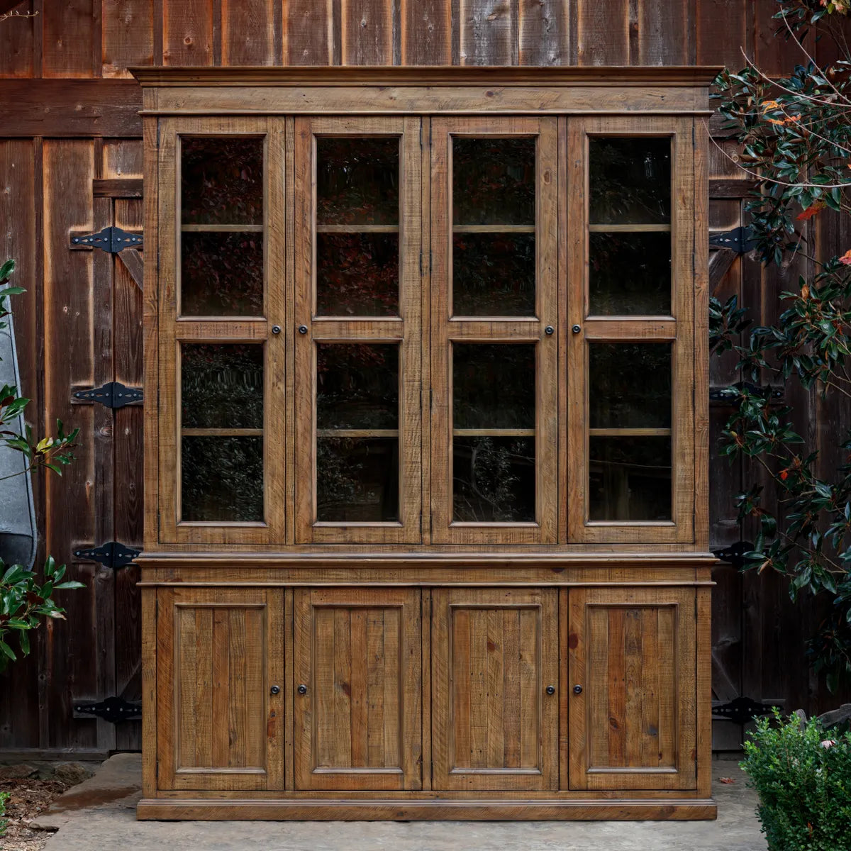 Grand Gallery Display Cabinet